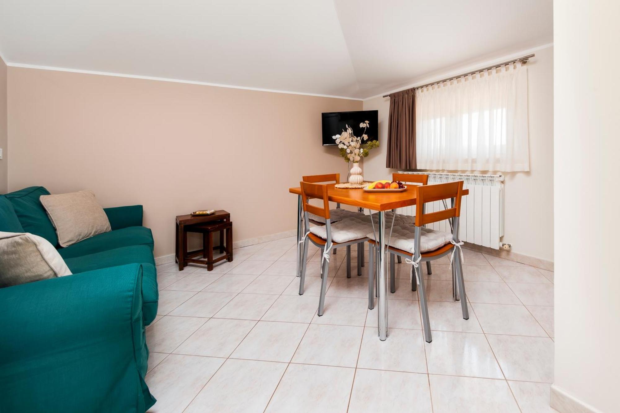 Apartments Martina โรวีน ภายนอก รูปภาพ