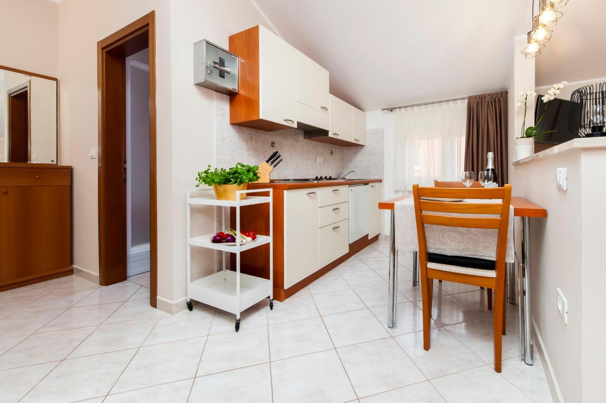 Apartments Martina โรวีน ภายนอก รูปภาพ