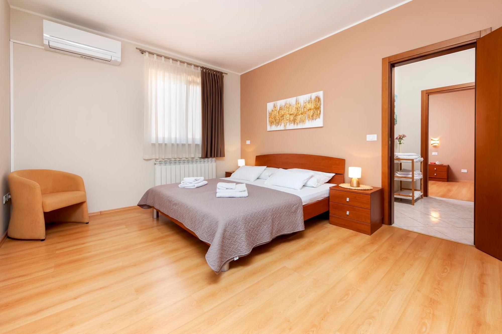 Apartments Martina โรวีน ภายนอก รูปภาพ