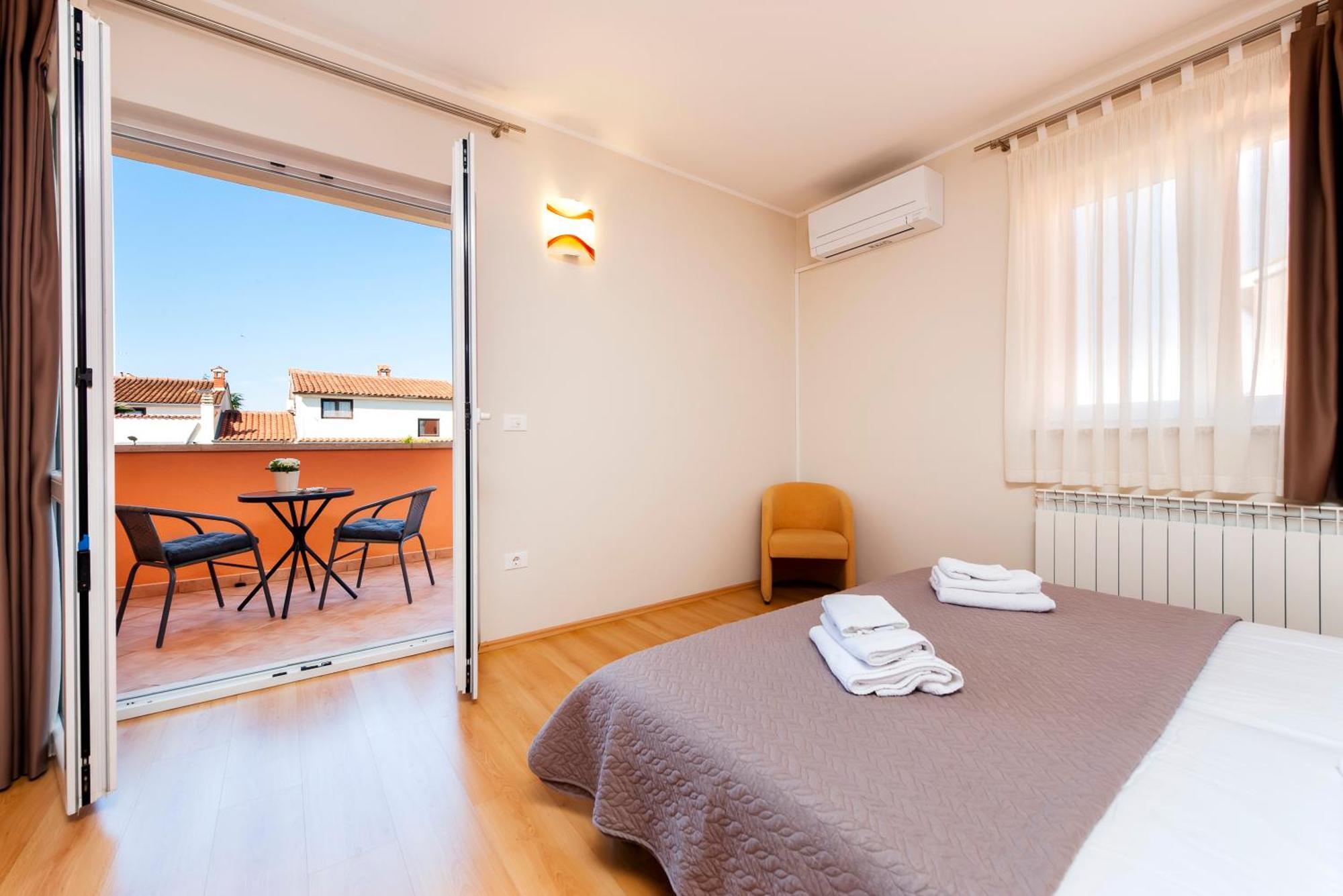 Apartments Martina โรวีน ภายนอก รูปภาพ