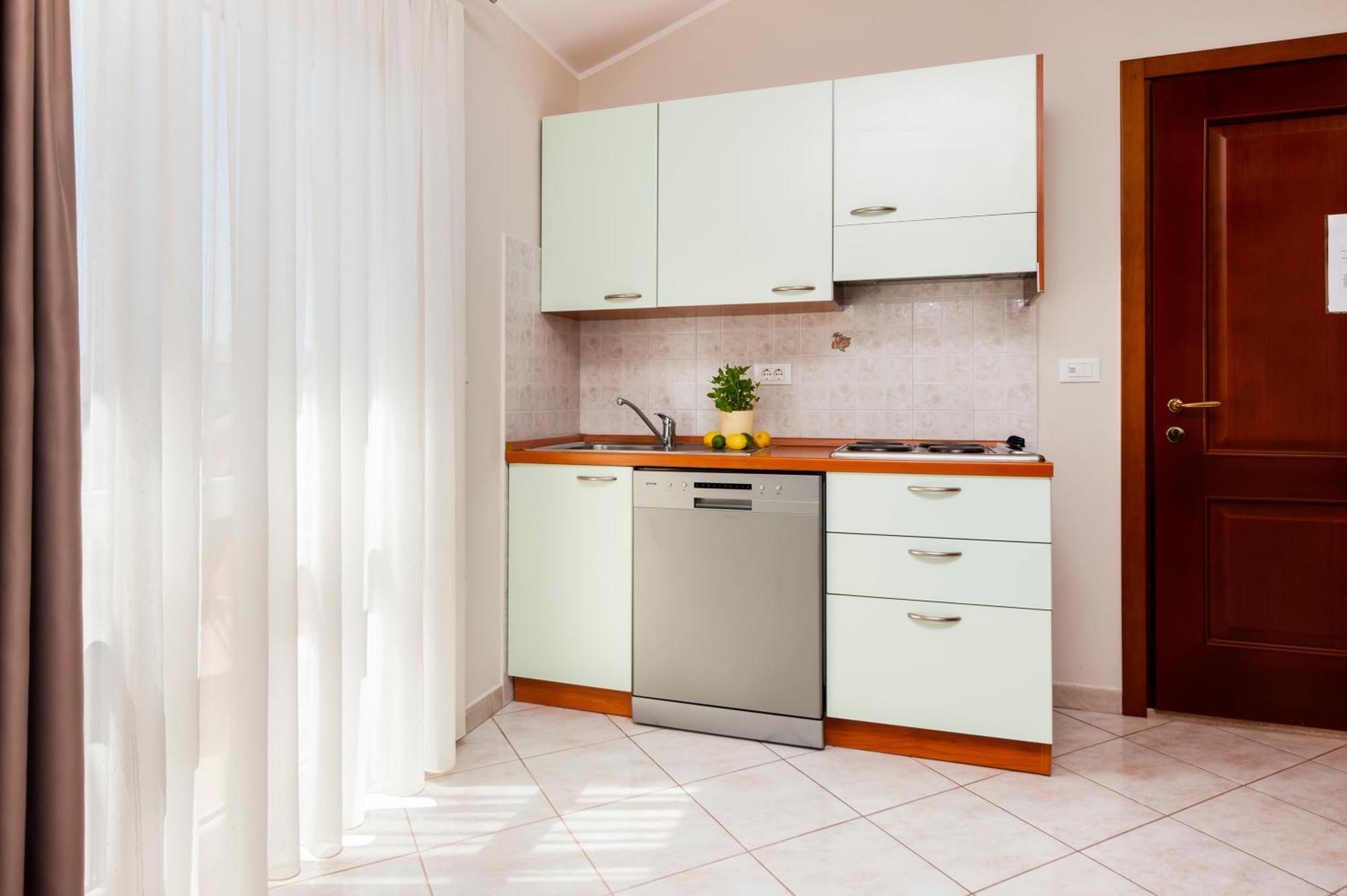 Apartments Martina โรวีน ภายนอก รูปภาพ