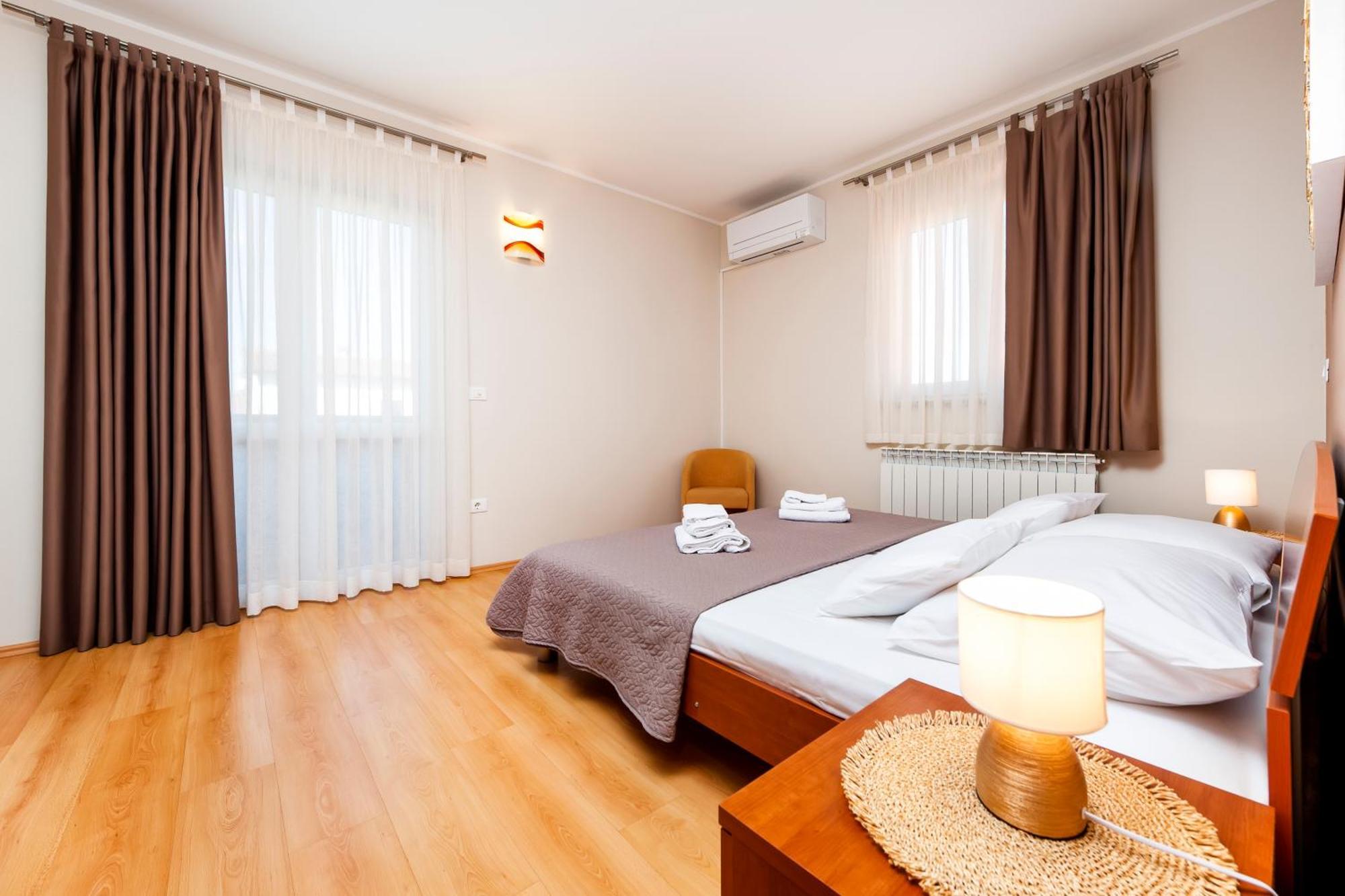 Apartments Martina โรวีน ภายนอก รูปภาพ
