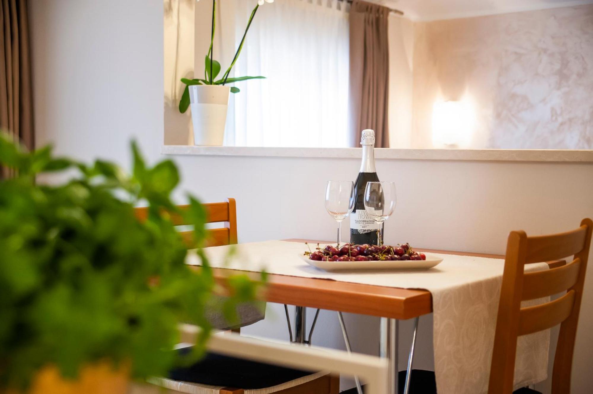 Apartments Martina โรวีน ภายนอก รูปภาพ