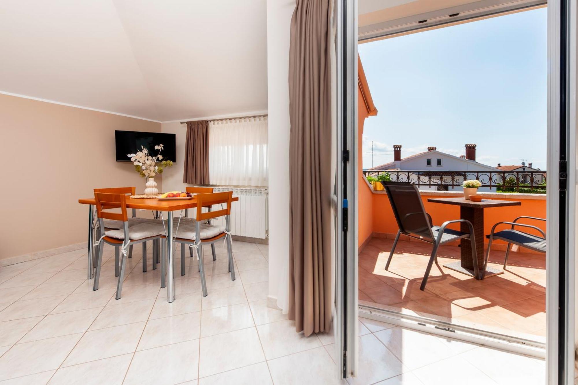 Apartments Martina โรวีน ภายนอก รูปภาพ