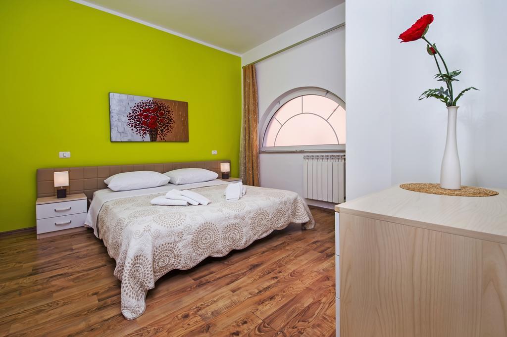 Apartments Martina โรวีน ภายนอก รูปภาพ