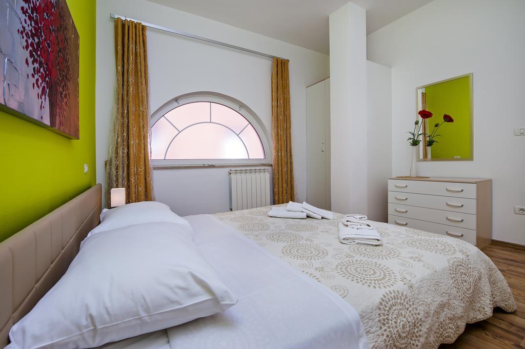 Apartments Martina โรวีน ภายนอก รูปภาพ