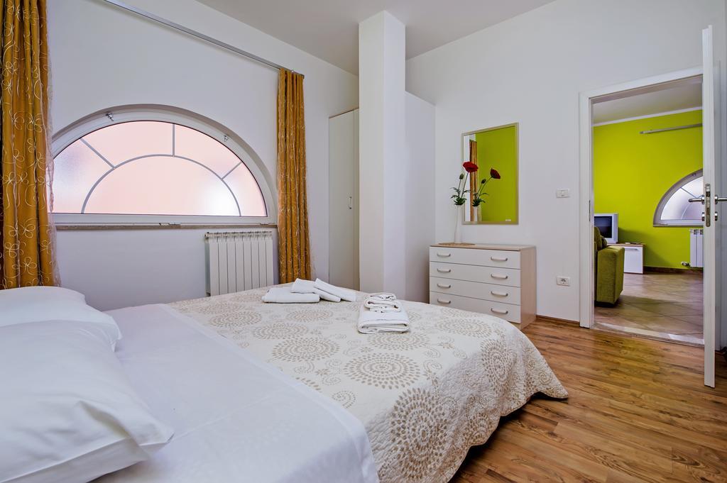 Apartments Martina โรวีน ภายนอก รูปภาพ