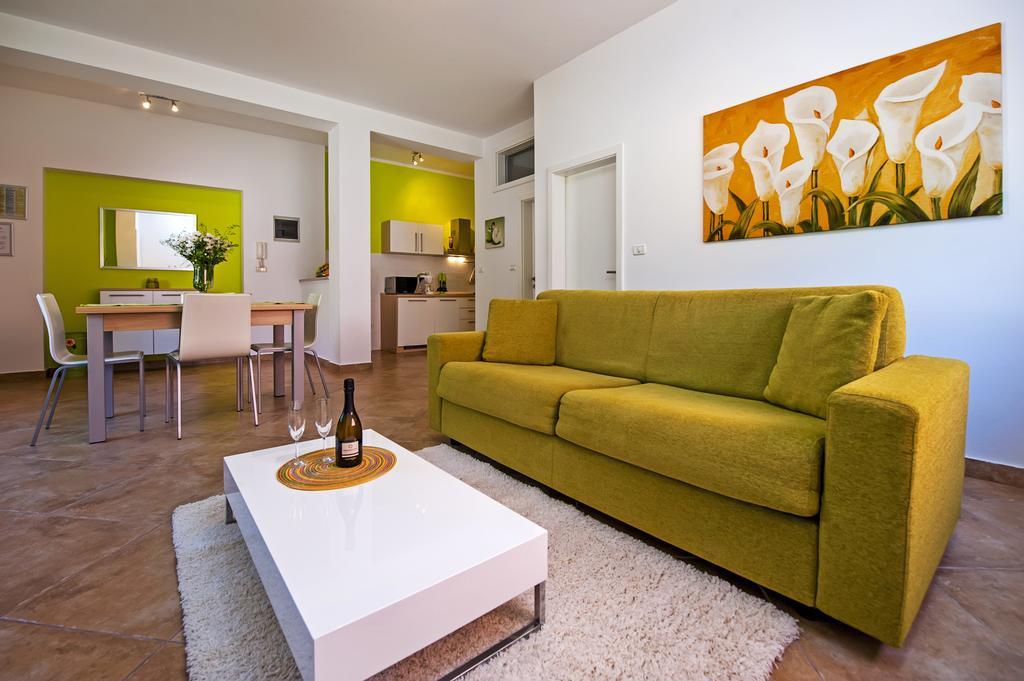 Apartments Martina โรวีน ภายนอก รูปภาพ