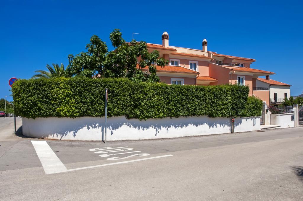 Apartments Martina โรวีน ภายนอก รูปภาพ